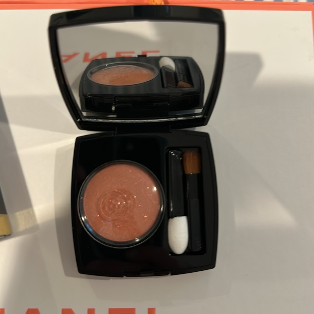 CHANEL 💫 Limited Edition 💫 Ombré Essentielle 822 Rose in hand eyeshadow - Picture 3 of 8